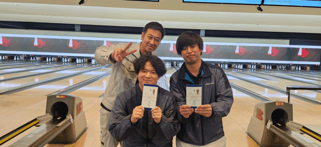 職場対抗ボウリング大会の様子