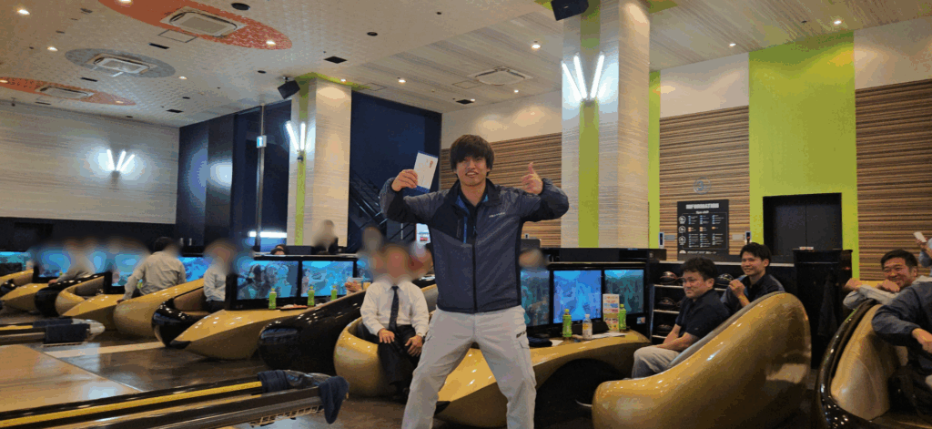 職場対抗ボウリング大会の様子