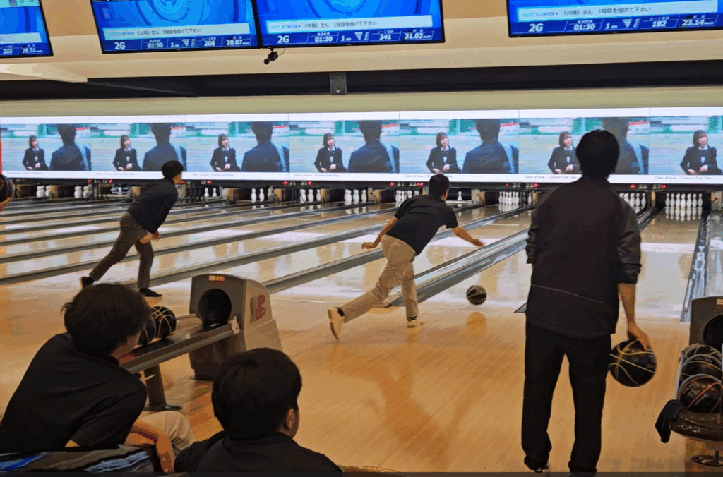 職場対抗ボウリング大会の様子