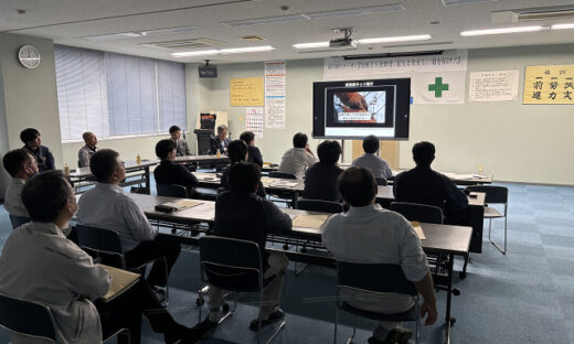 高強度ネットに関する社内勉強会の様子