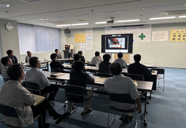 高強度ネットに関する社内勉強会の様子