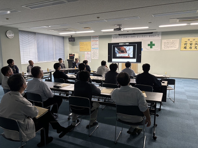 高強度ネットに関する社内勉強会の様子