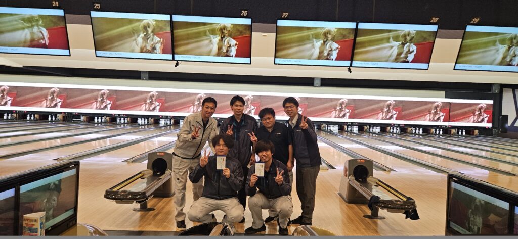 職場対抗ボウリング大会集合写真